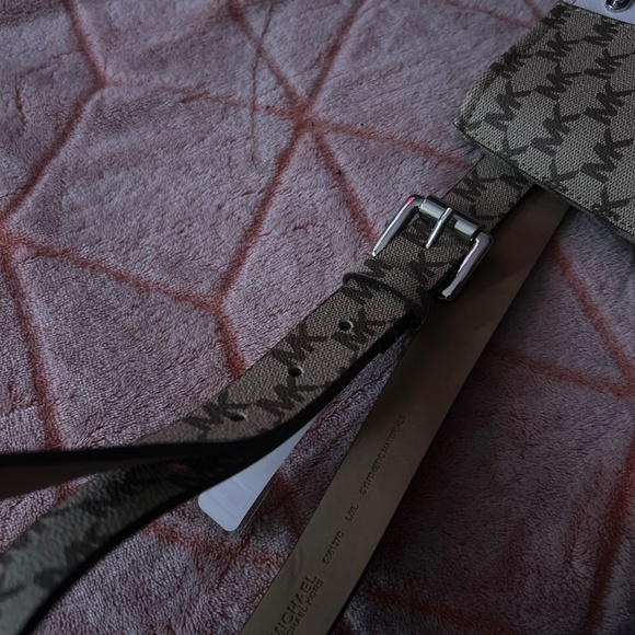 Michael Kors - Picture 2 of 4